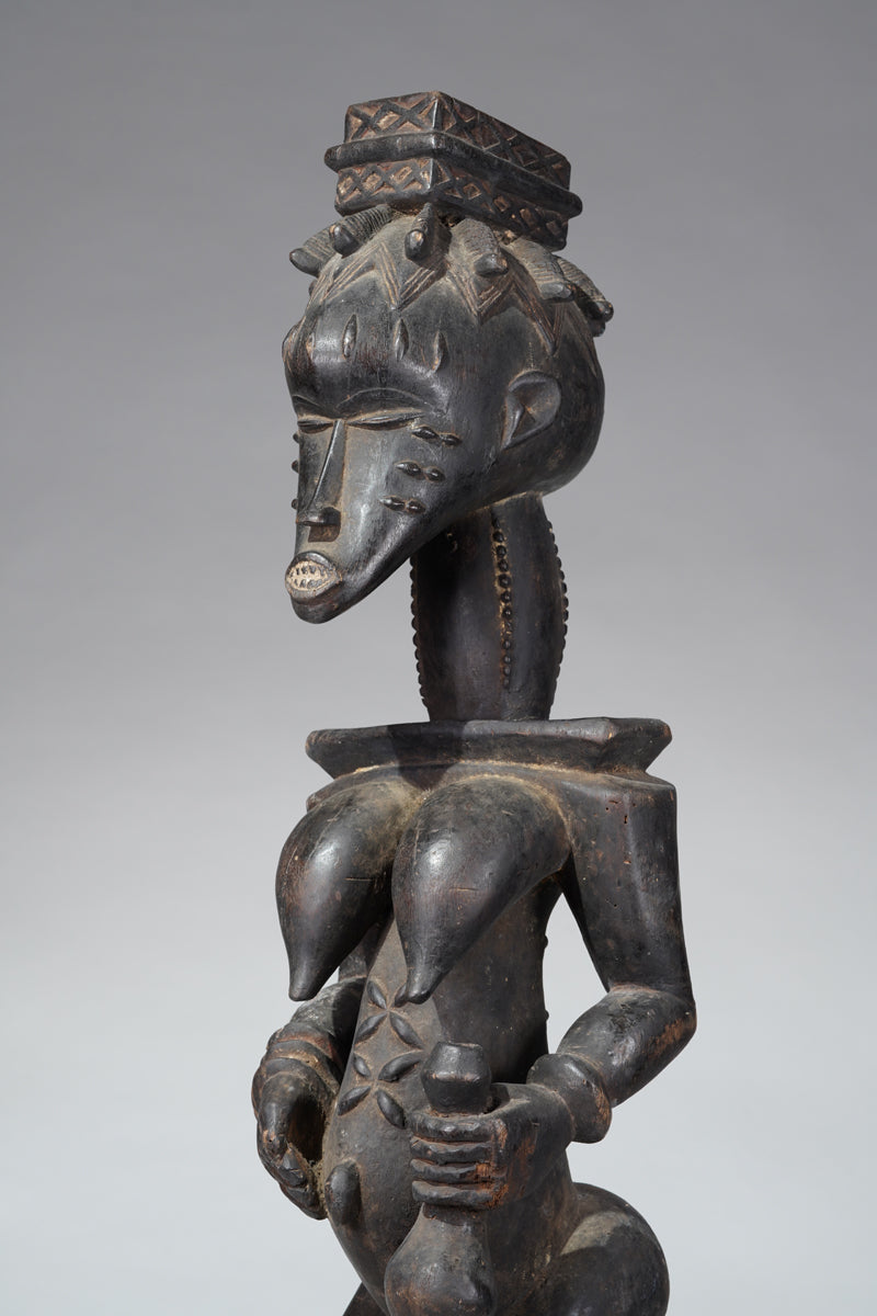 A female Guro sculpture