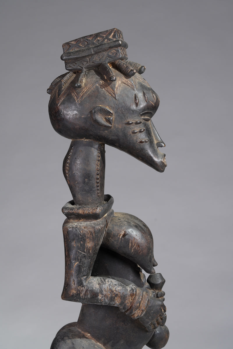 A female Guro sculpture