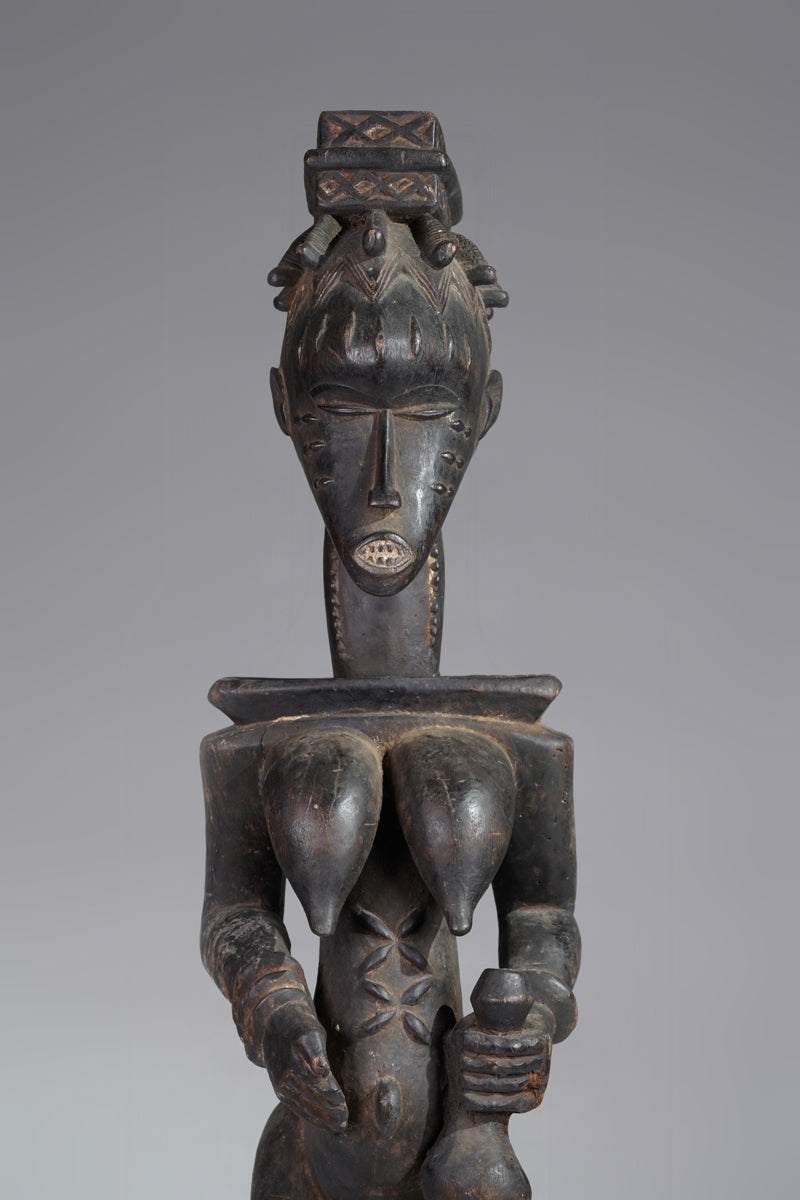 A female Guro sculpture