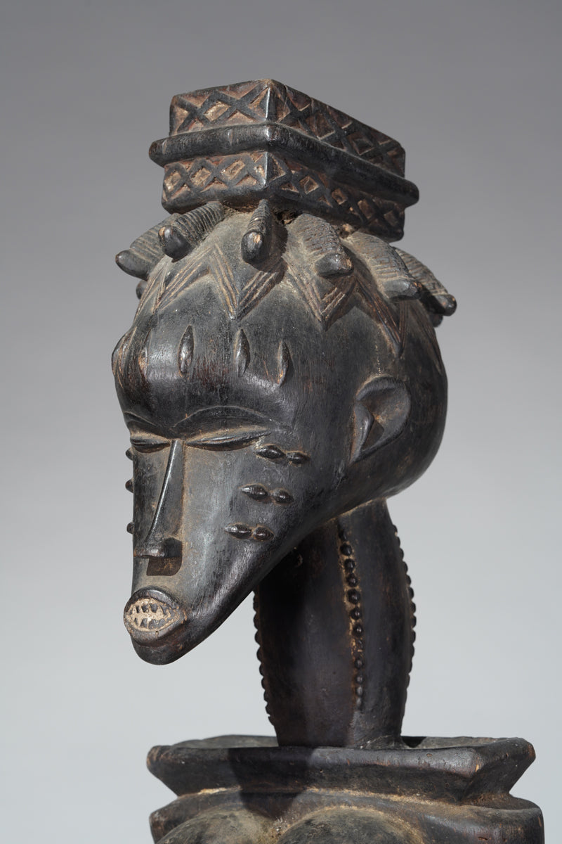 A female Guro sculpture