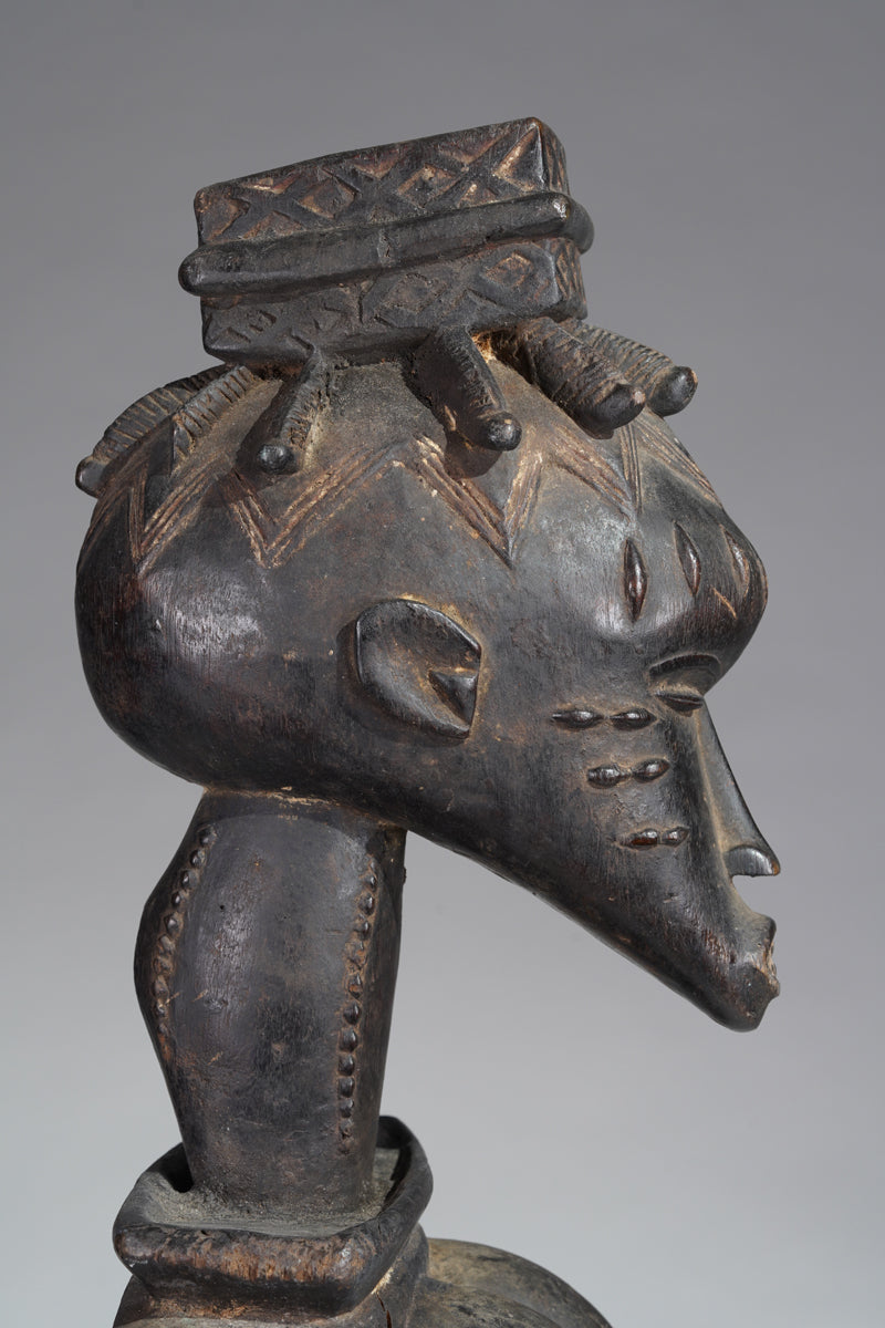 A female Guro sculpture
