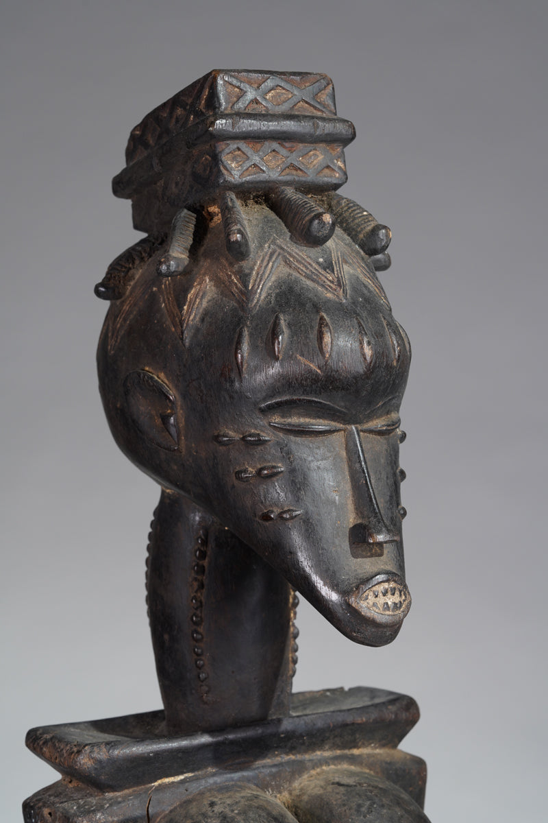 A female Guro sculpture