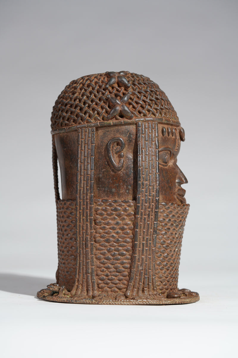 An Uhunmwu-Elao, Commemorative head