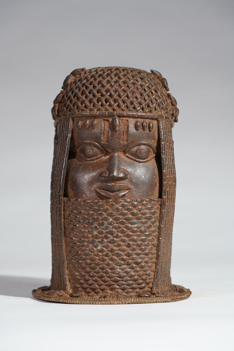 An Uhunmwu-Elao, Commemorative head