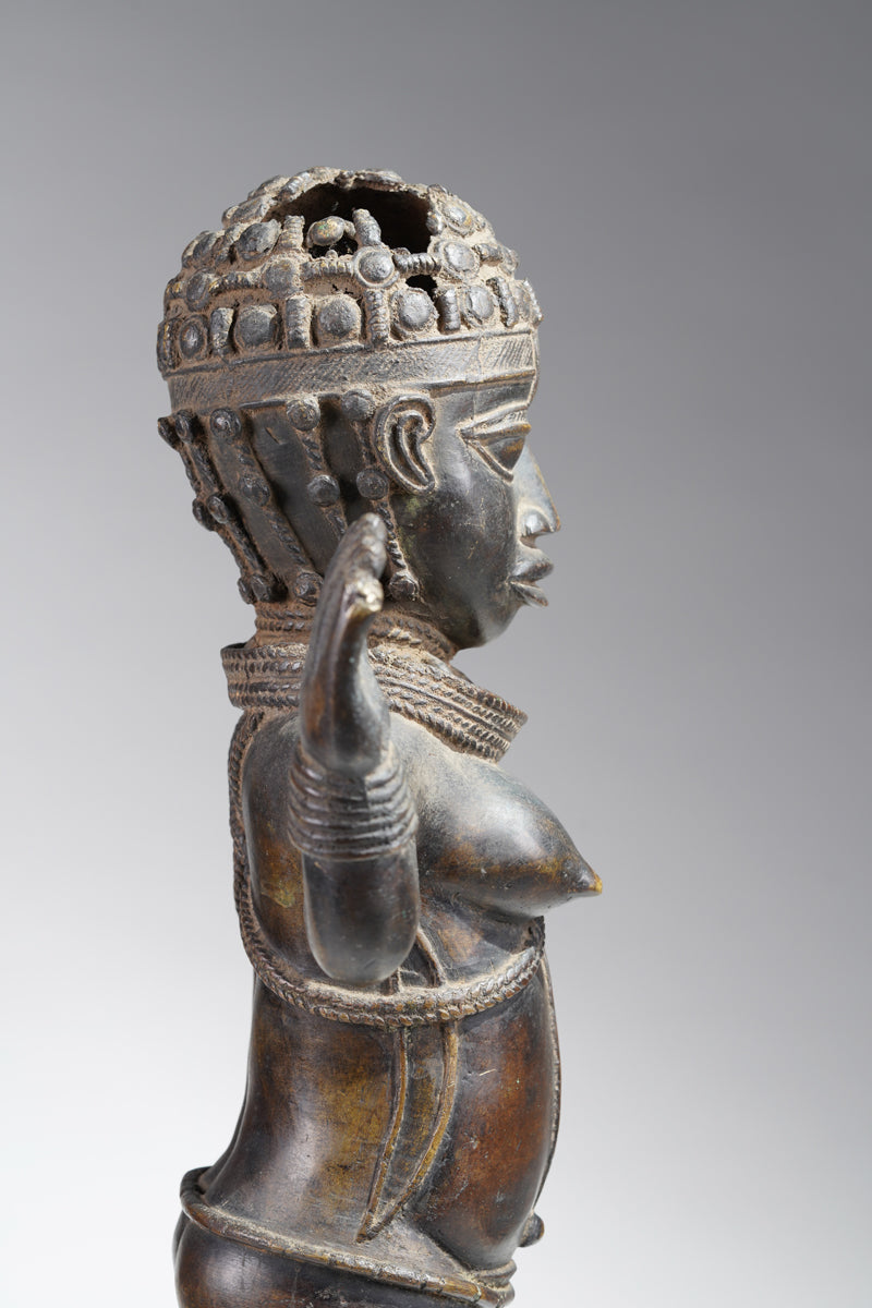 An Okhuo female