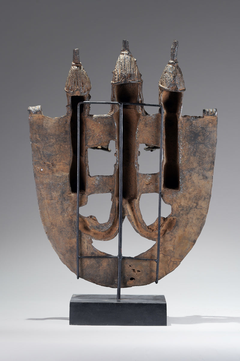 A bronze plate - Ama