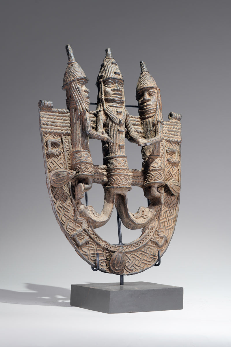 A bronze plate - Ama