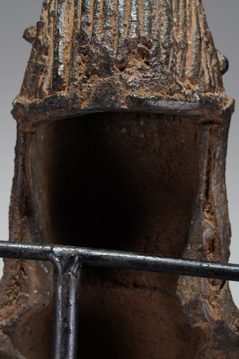 A bronze plate - Ama
