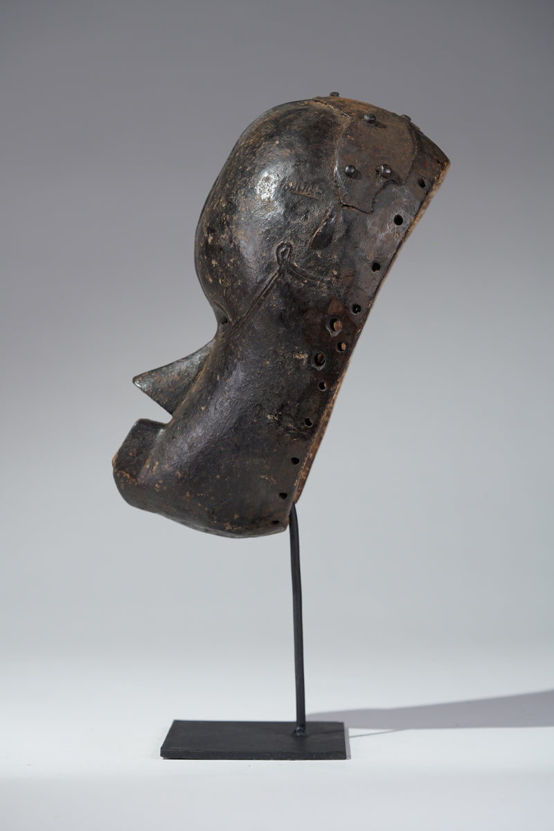 An imposant Beté mask