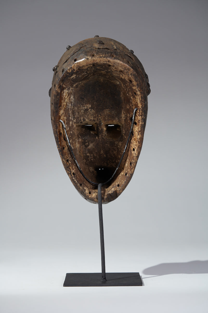 An imposant Beté mask