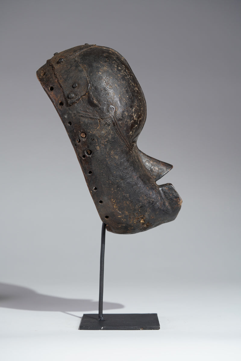 An imposant Beté mask