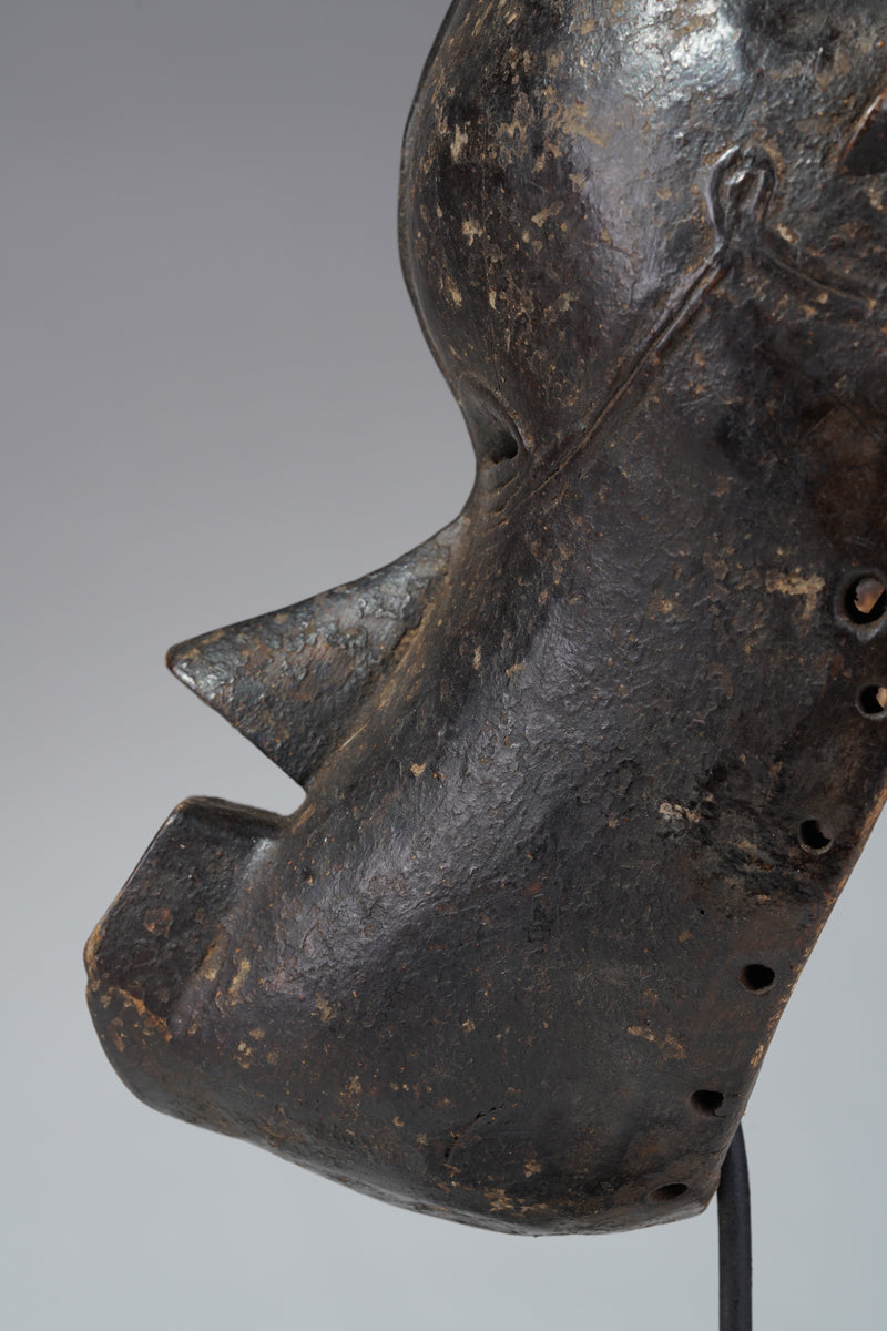 An imposant Beté mask