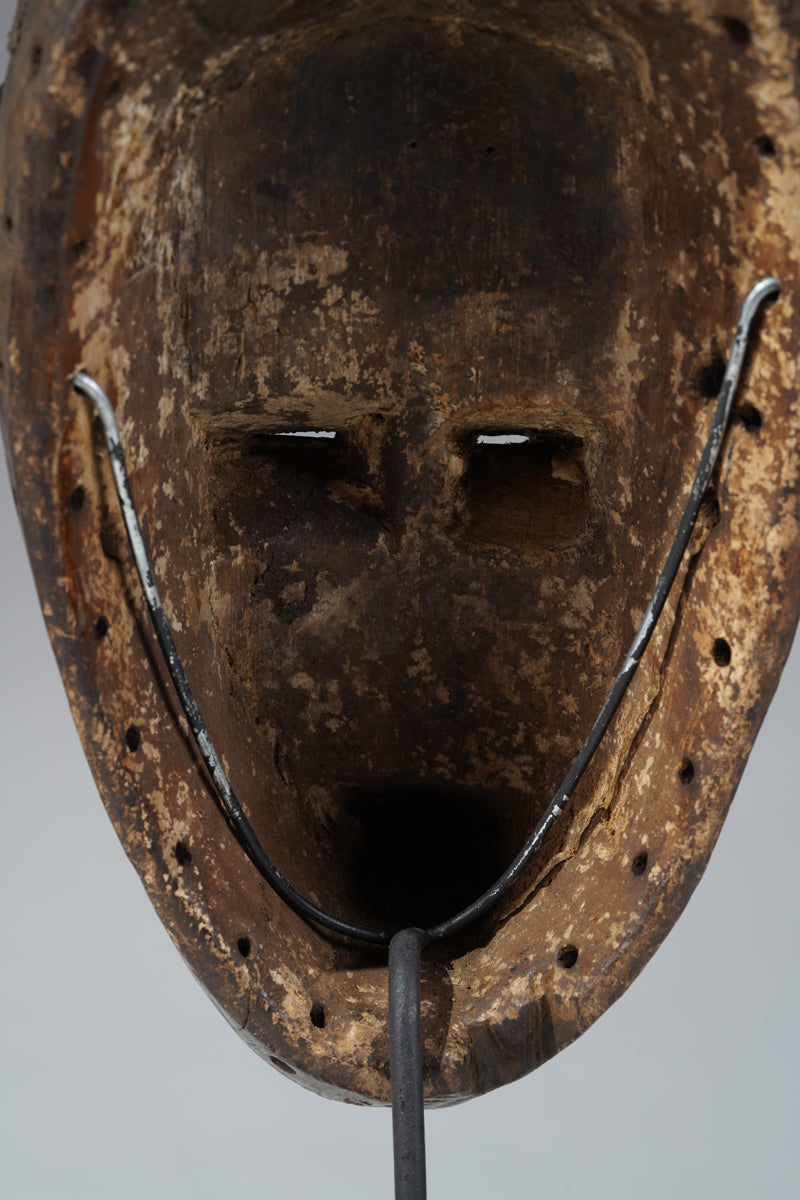 An imposant Beté mask