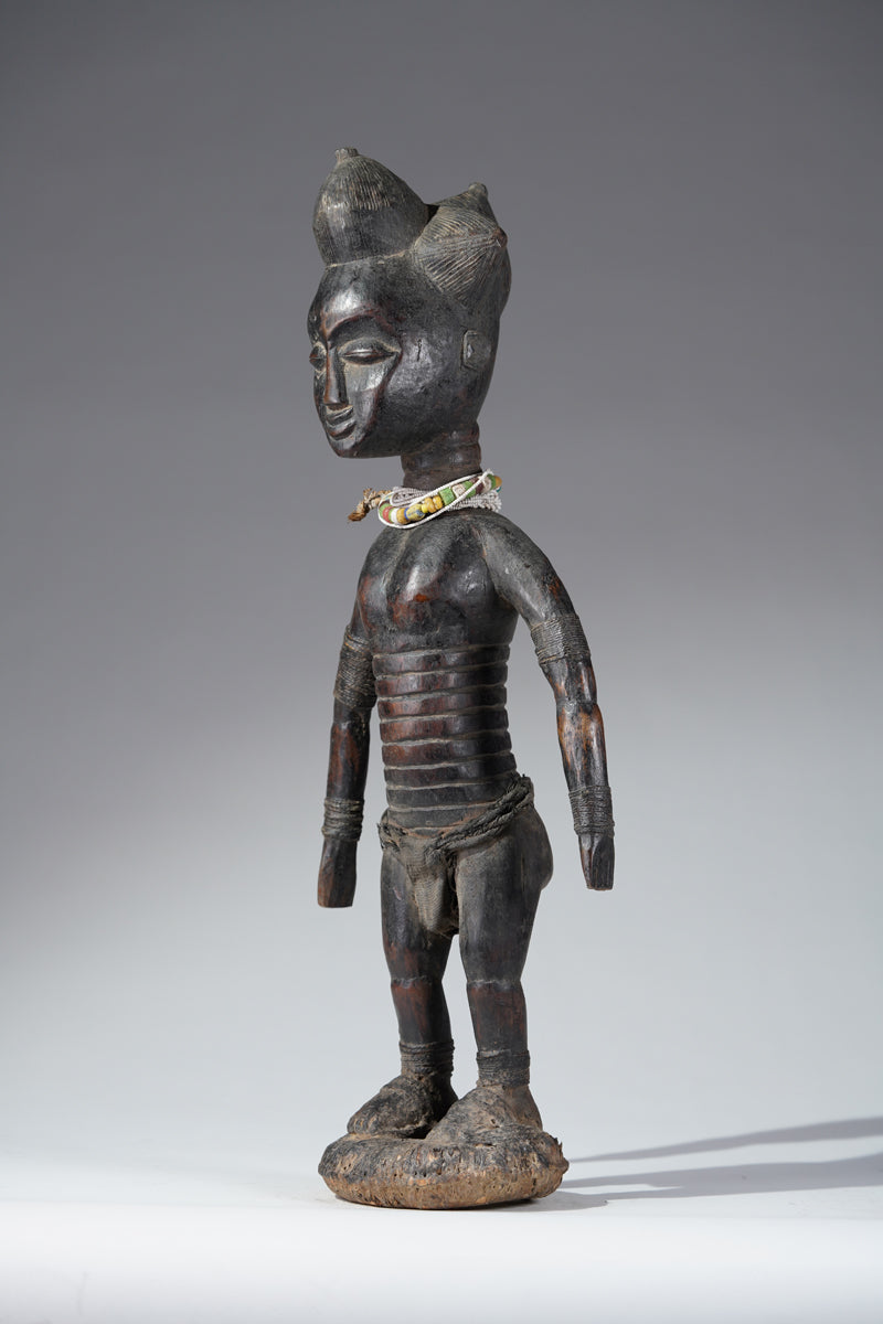 An Attié statue couple