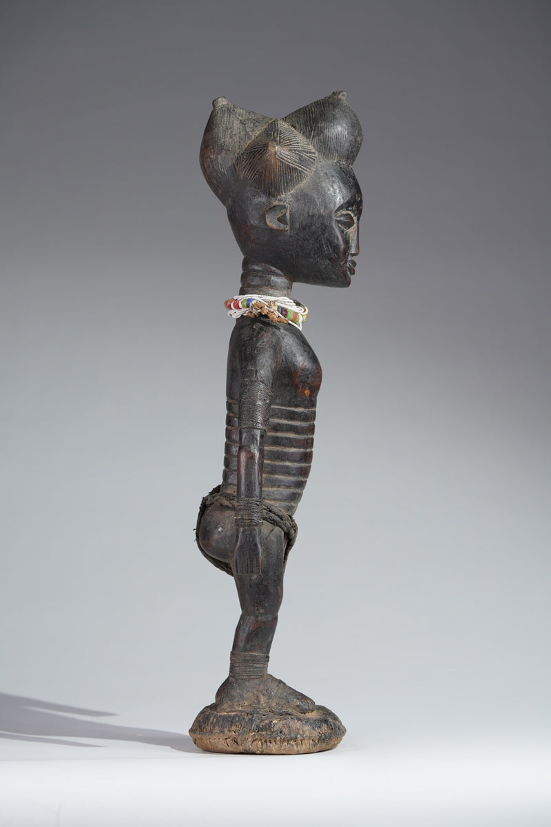 An Attié statue couple