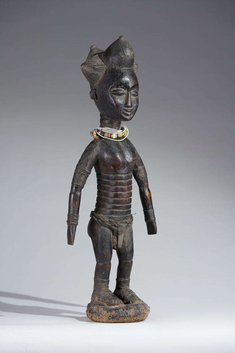 An Attié statue couple