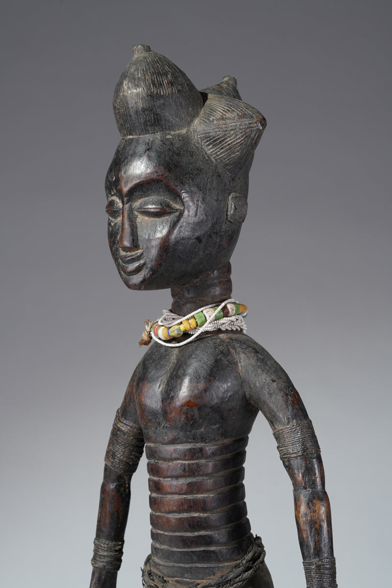 An Attié statue couple