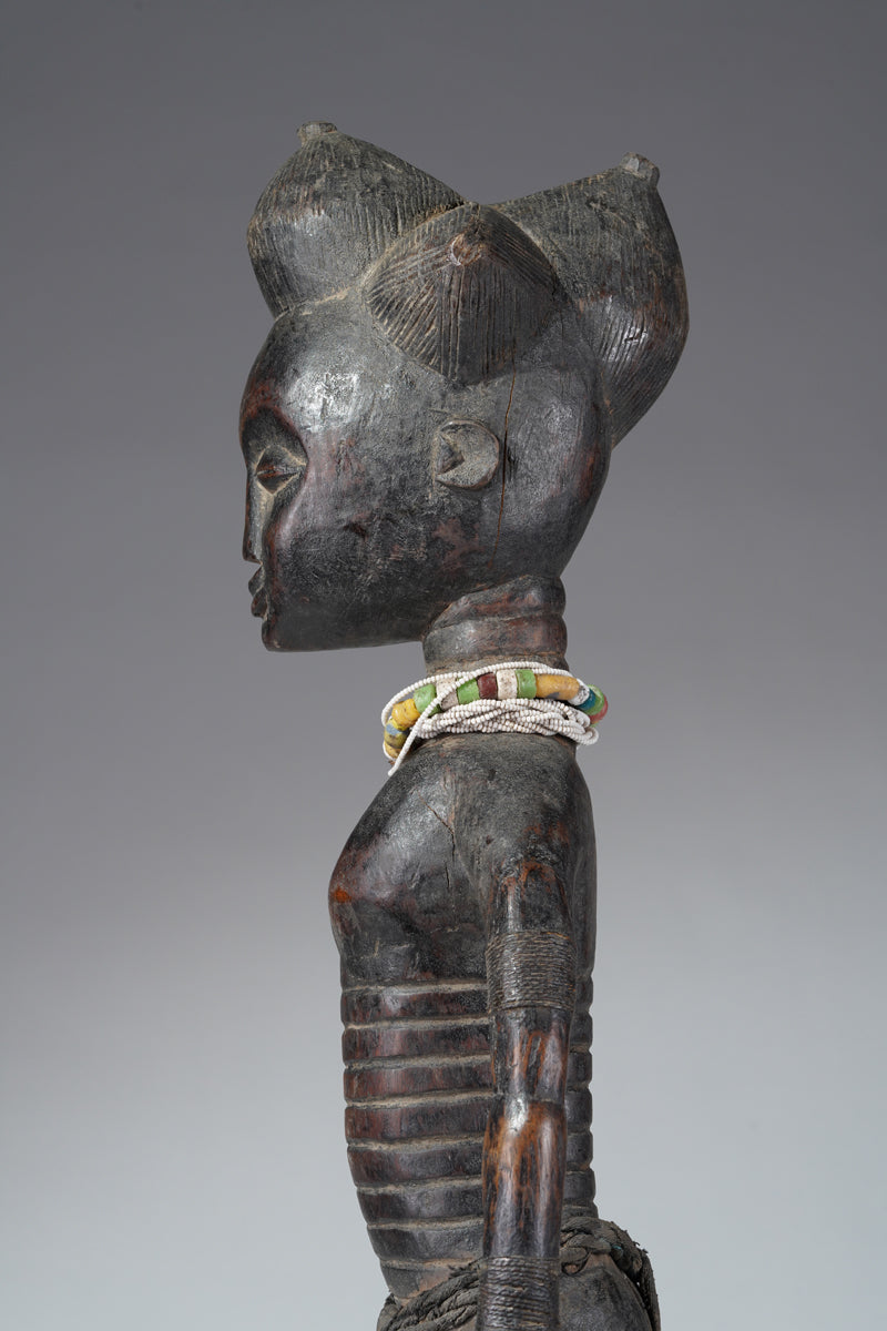 An Attié statue couple