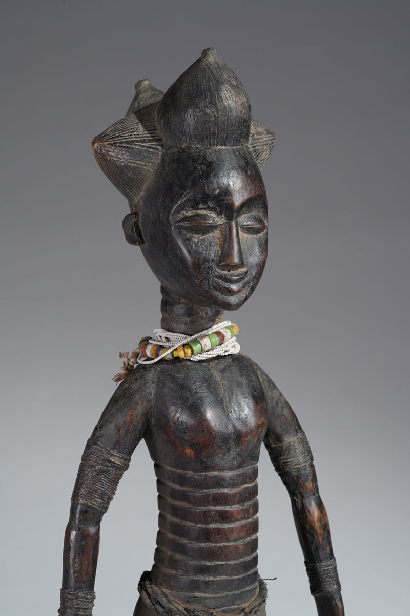 An Attié statue couple