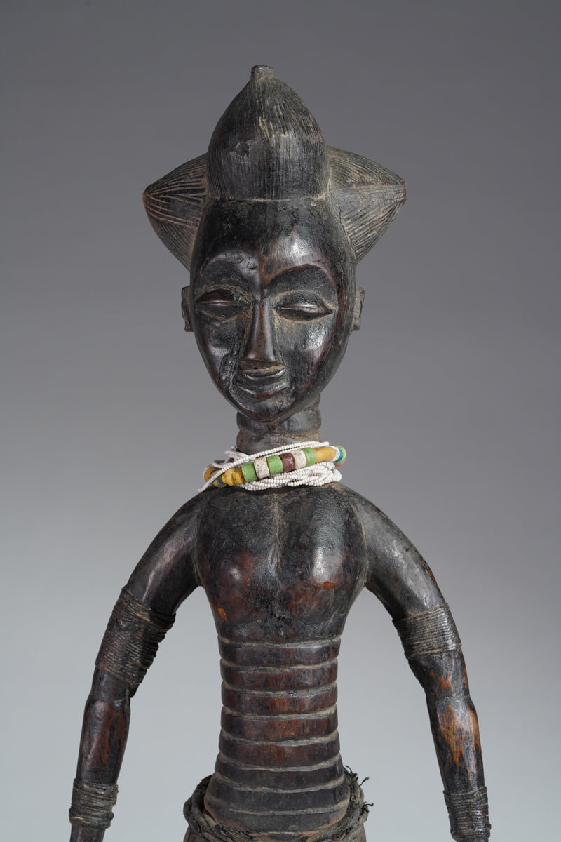 An Attié statue couple