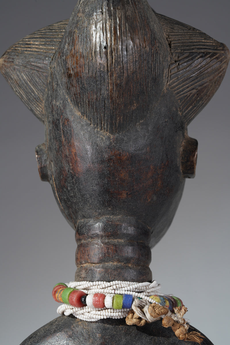 An Attié statue couple