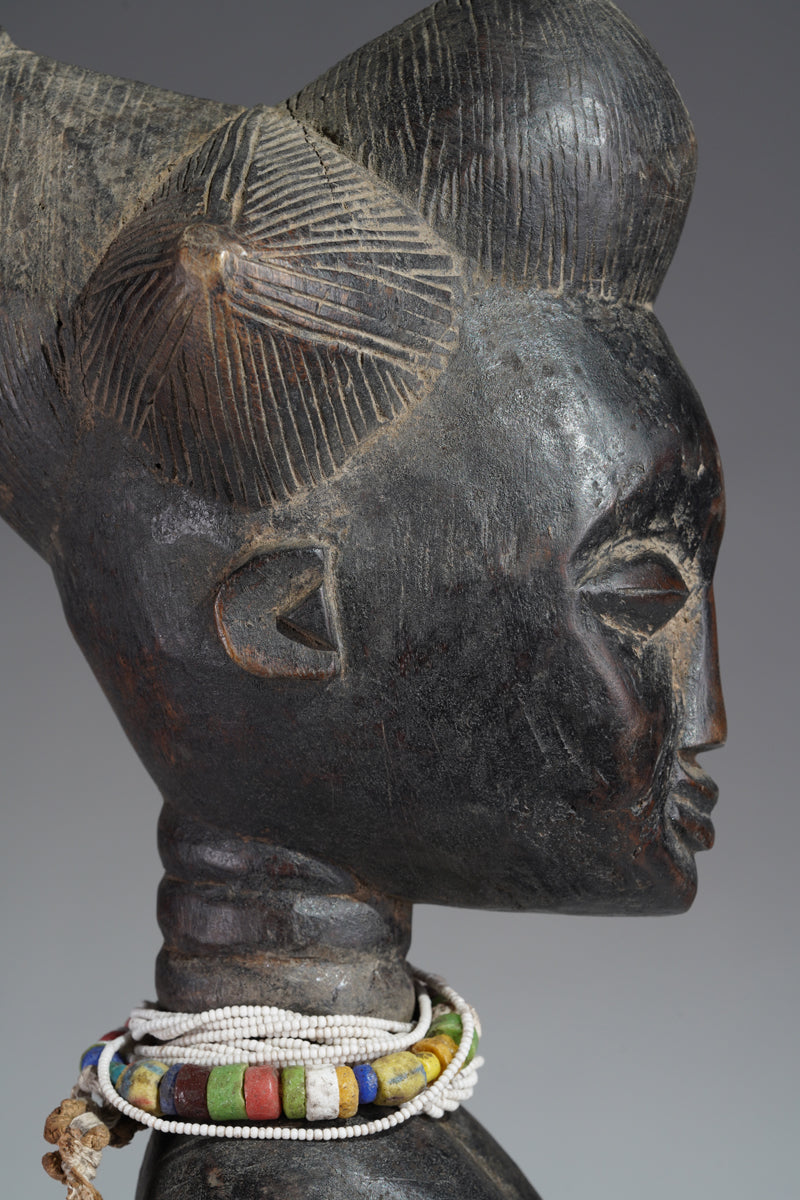 An Attié statue couple