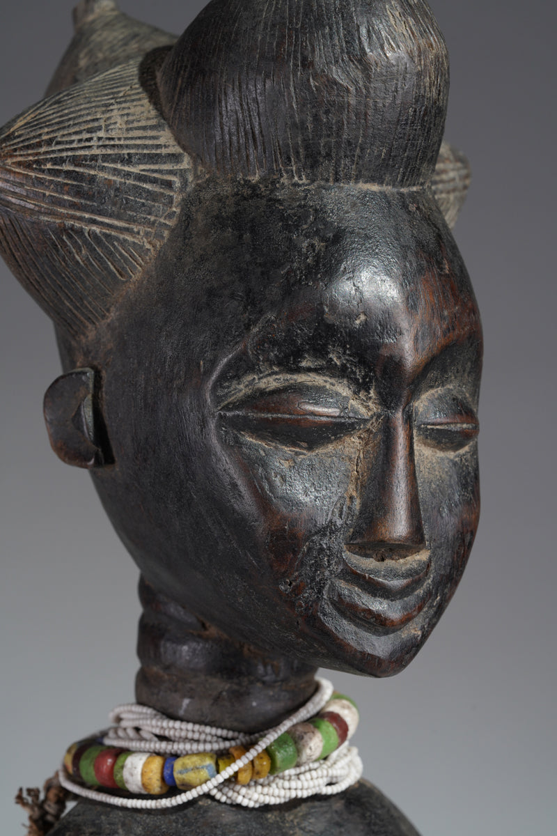 An Attié statue couple