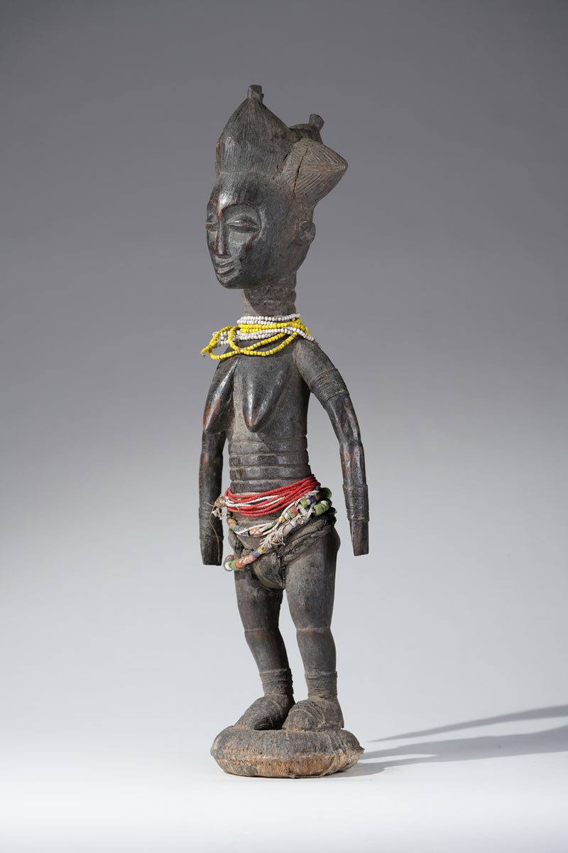 An Attié statue couple