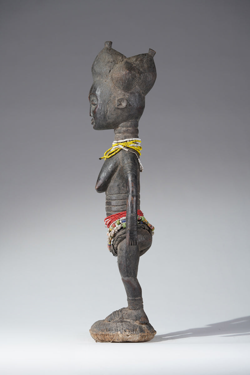 An Attié statue couple