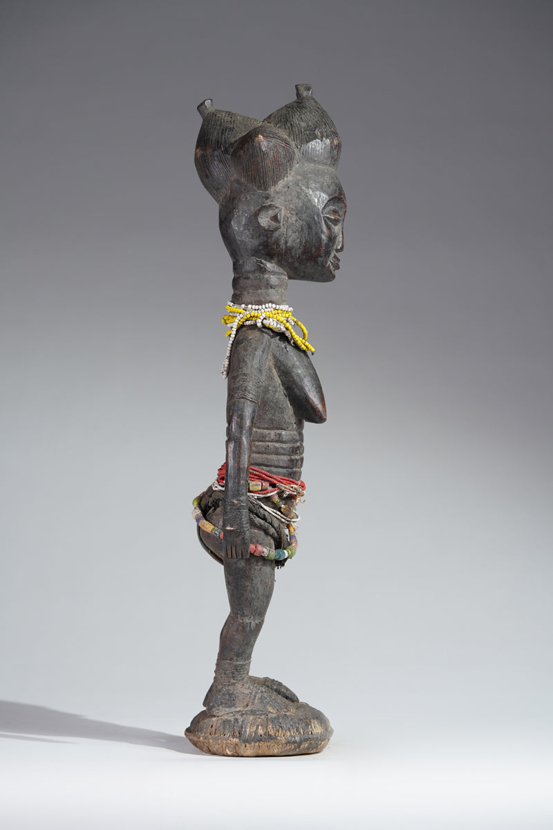 An Attié statue couple