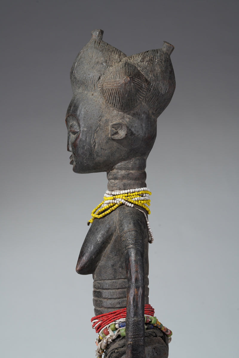 An Attié statue couple