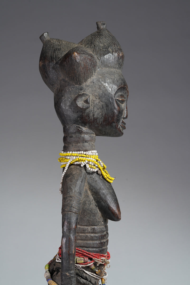 An Attié statue couple