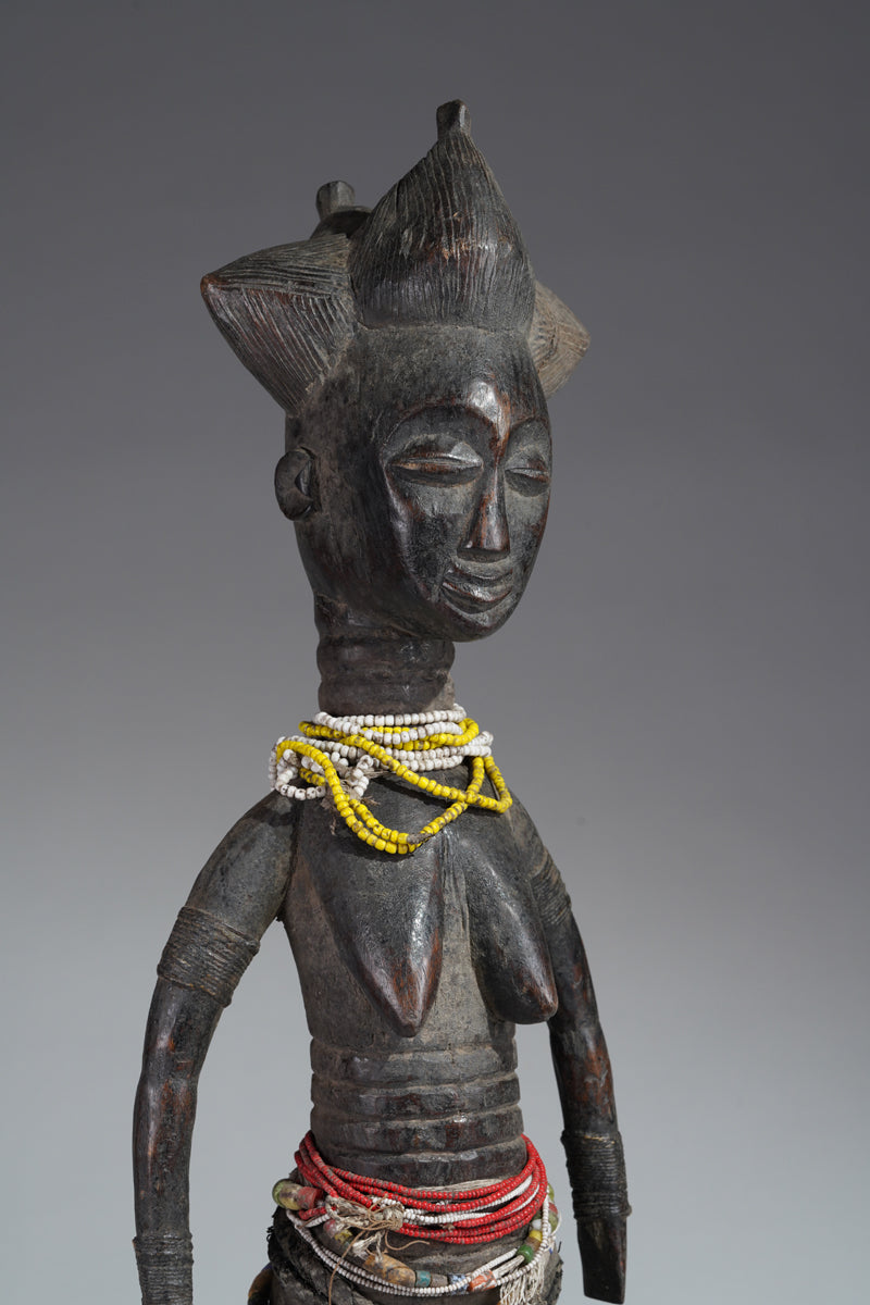 An Attié statue couple