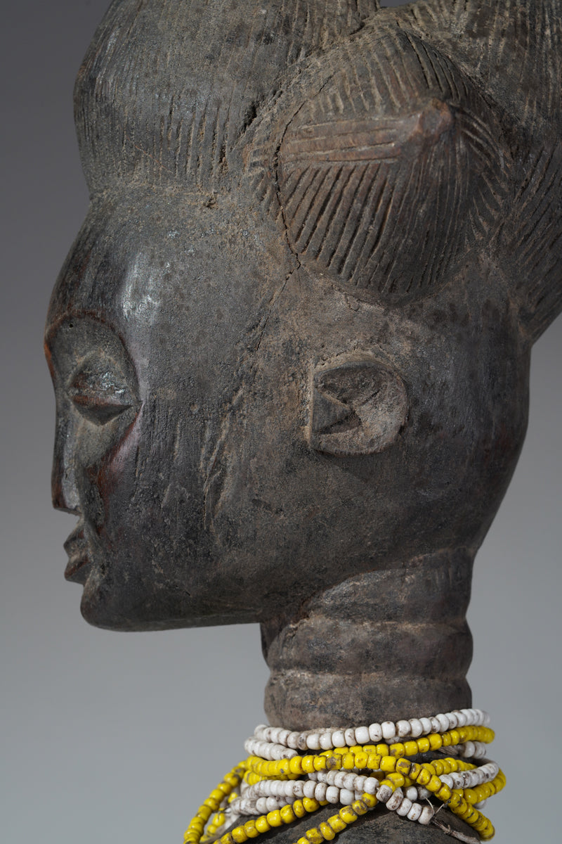 An Attié statue couple