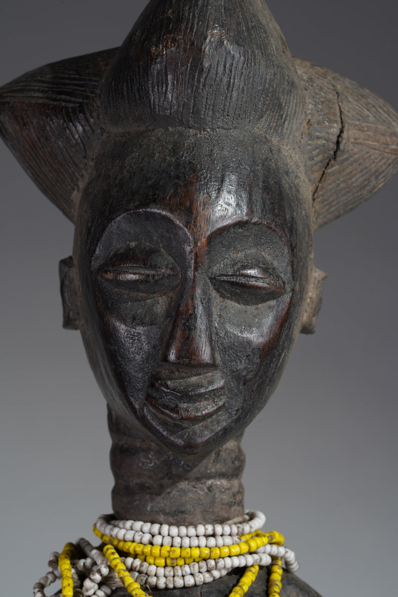 An Attié statue couple