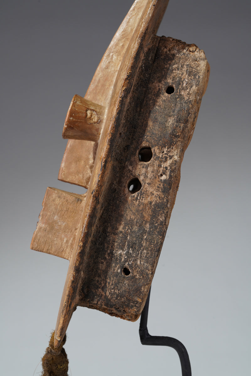 An elegant Grebo mask