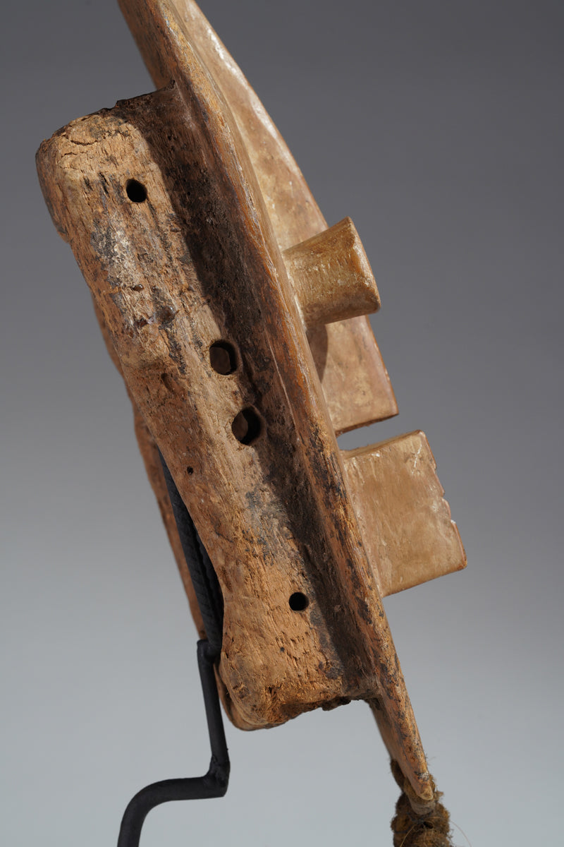 An elegant Grebo mask