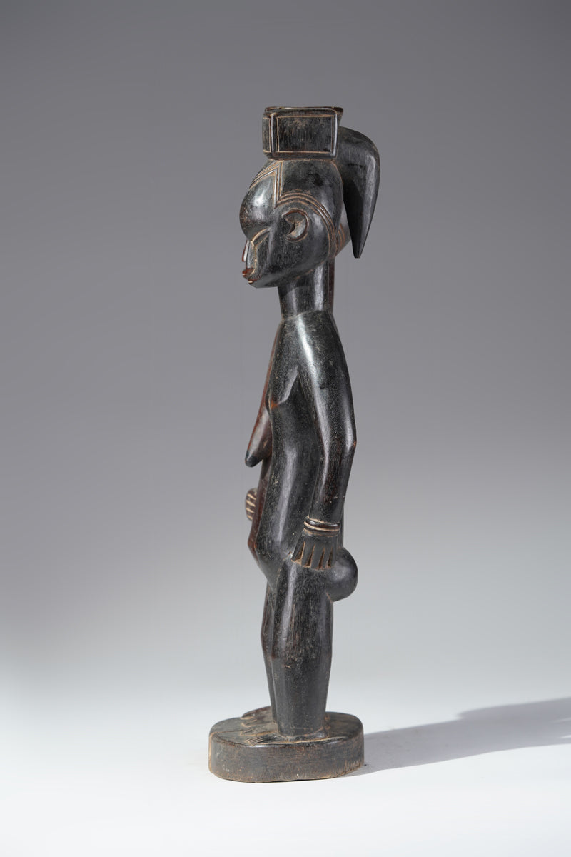 A Guro Marriage sculpture