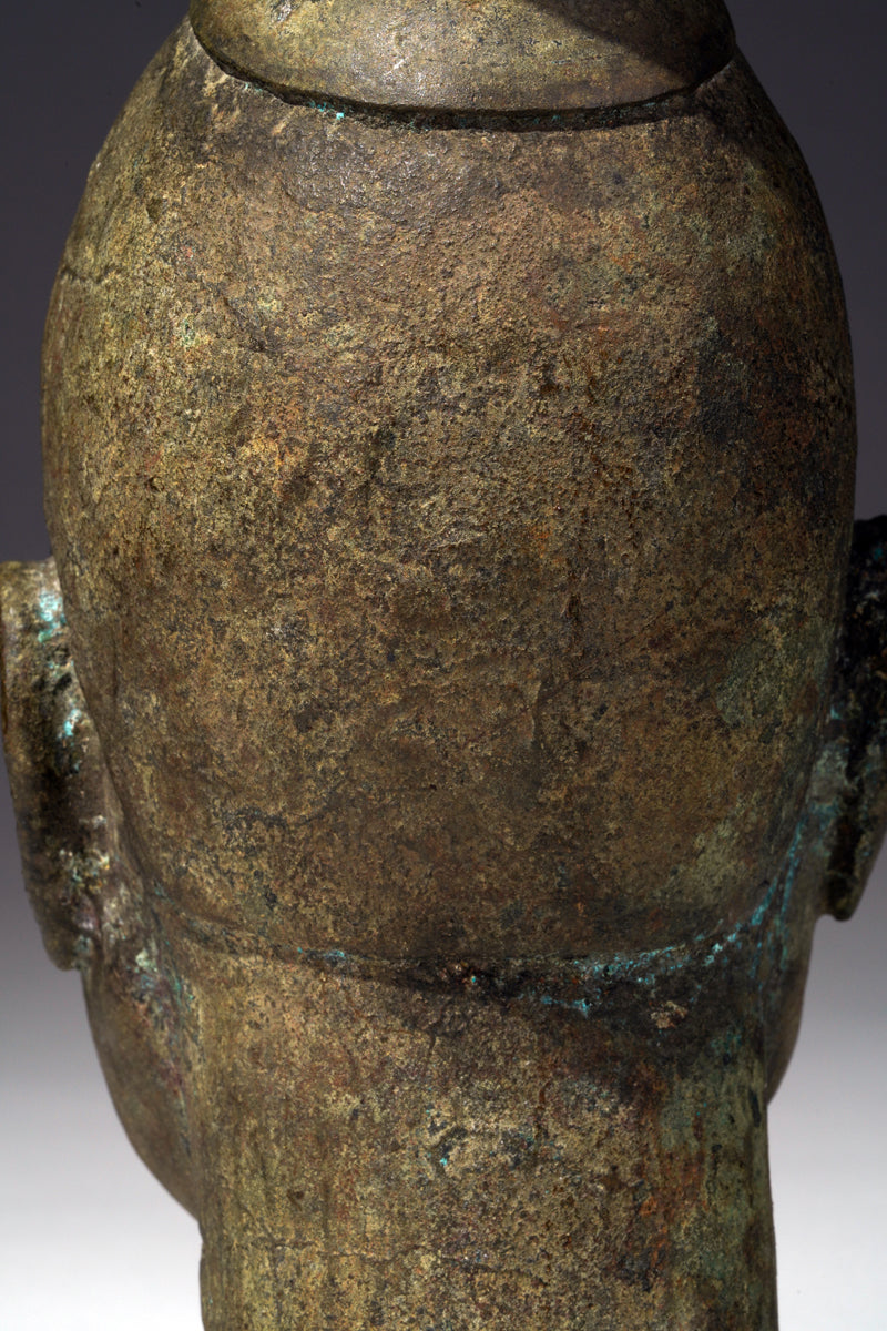 This finely cast bronze head