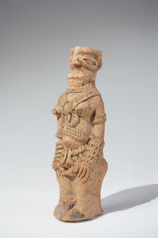 A Komaland Terrakotta-Skulptur