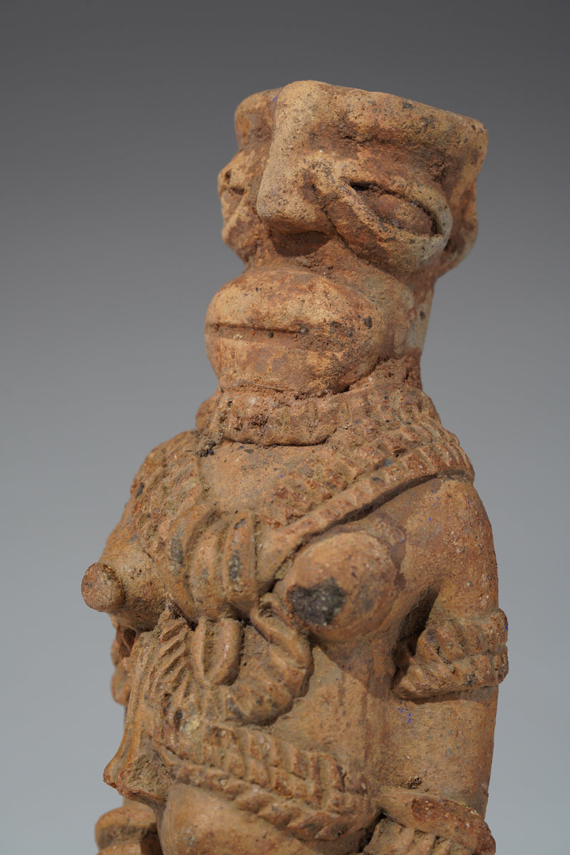 A Komaland Terrakotta-Skulptur