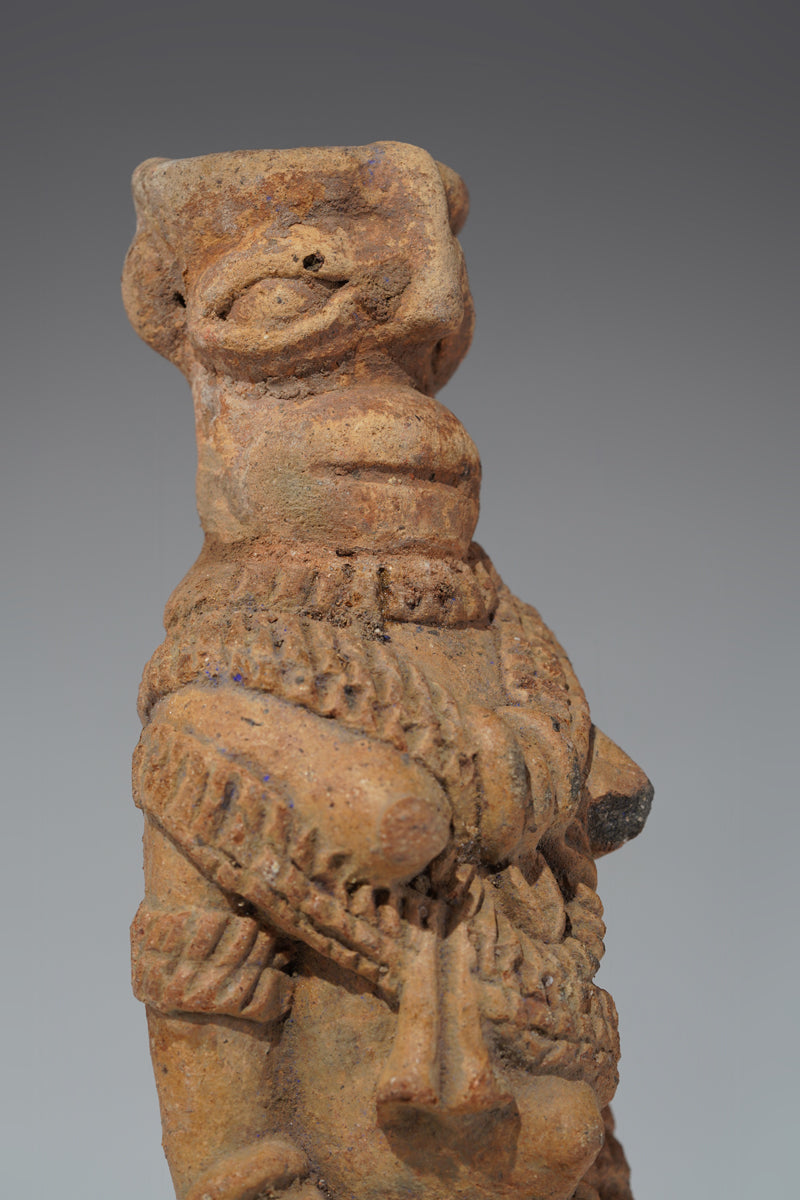 A Komaland Terrakotta-Skulptur