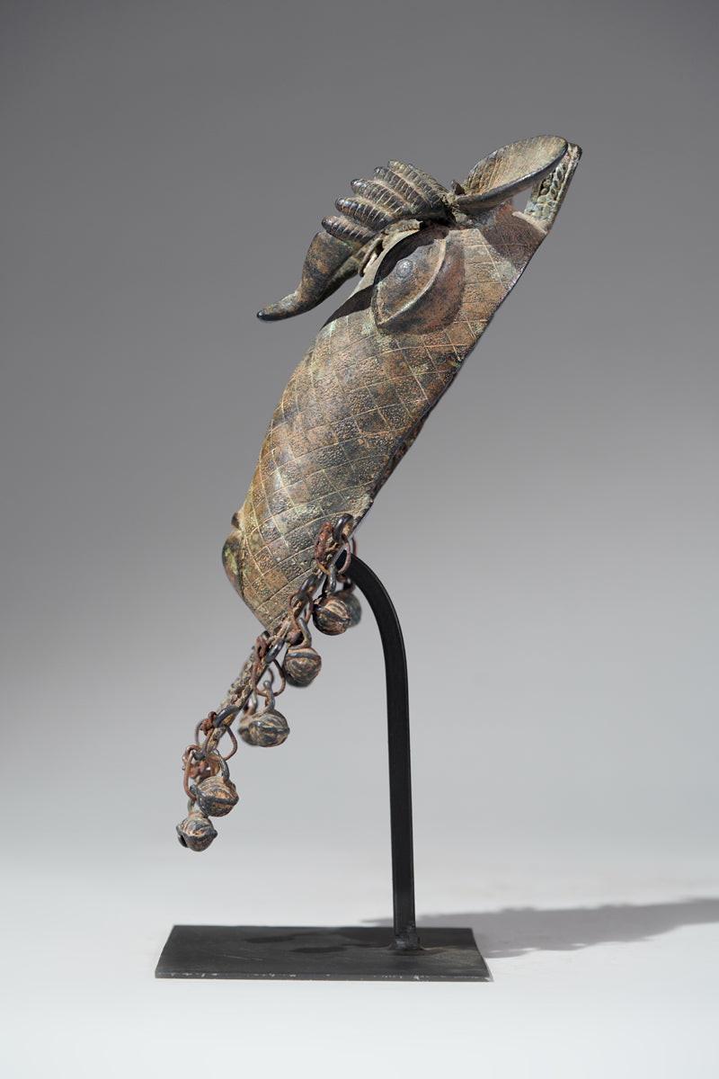 The present s bronze ram head