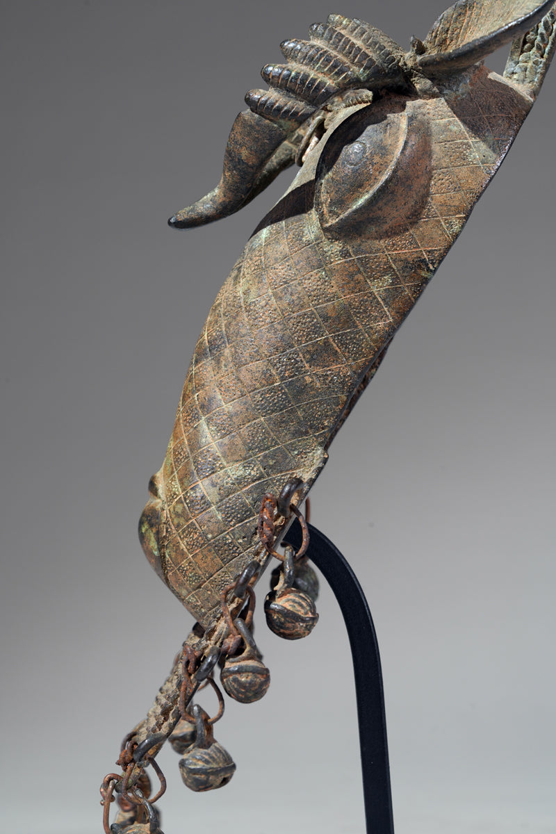 The present s bronze ram head