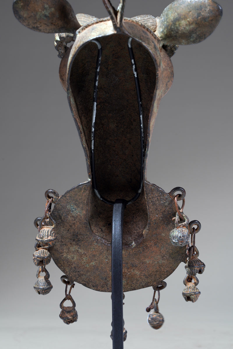 The present s bronze ram head