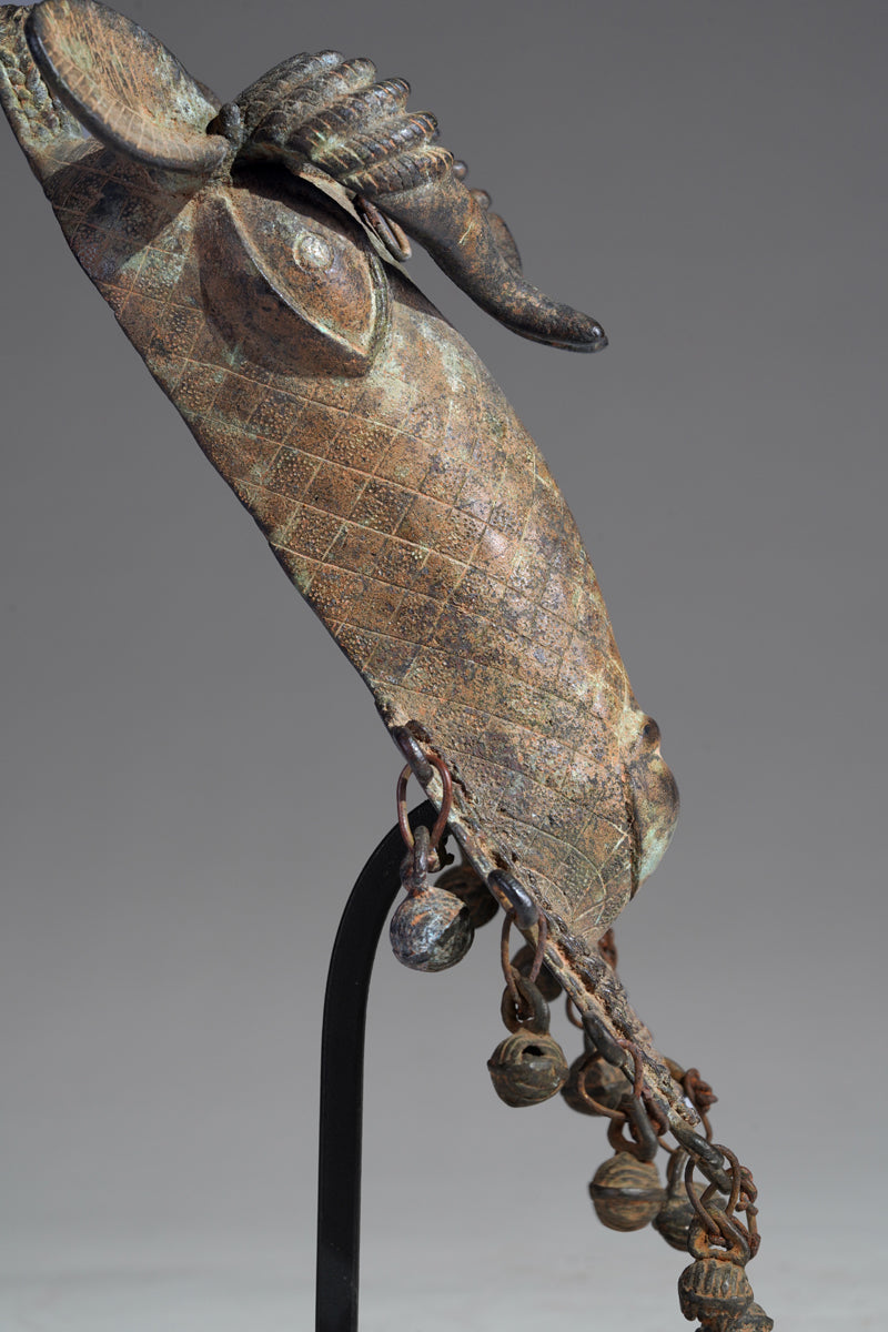 The present s bronze ram head