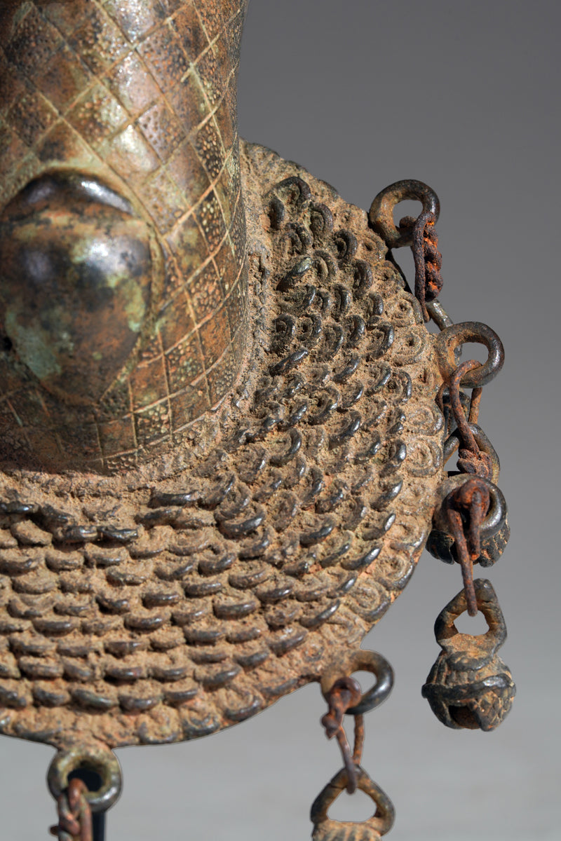 The present s bronze ram head