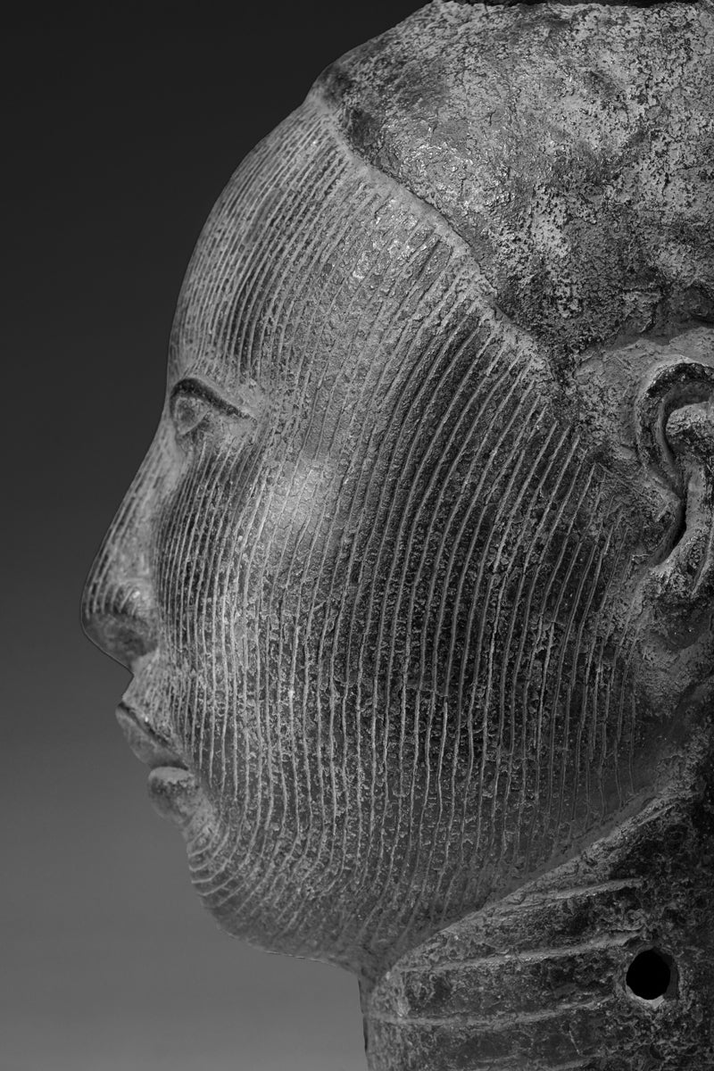 The corpus of cast copper-alloy heads conventionally