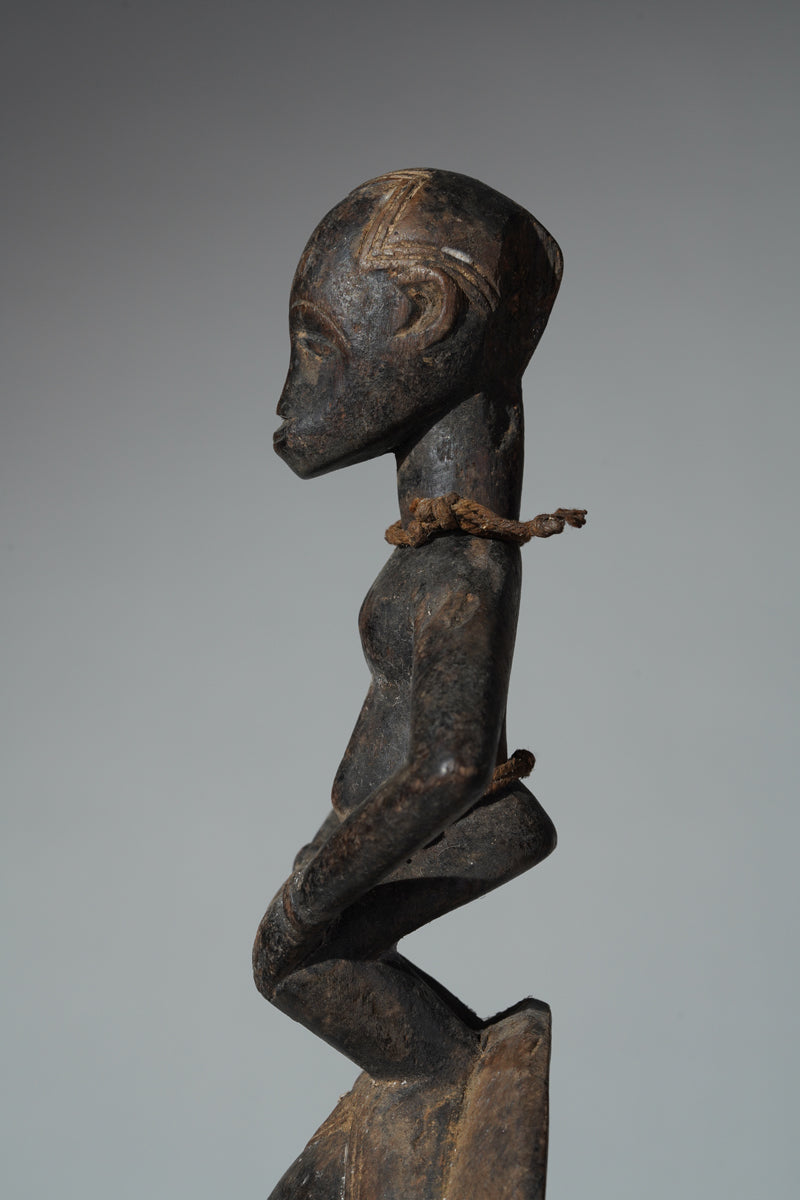 This mask belongs to the cultural context of the Baule