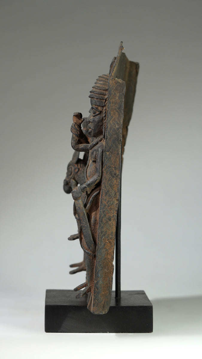 This Benin plaque depicts